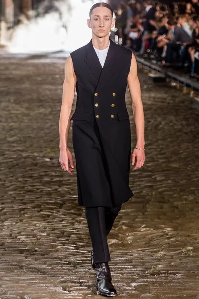 Look 28